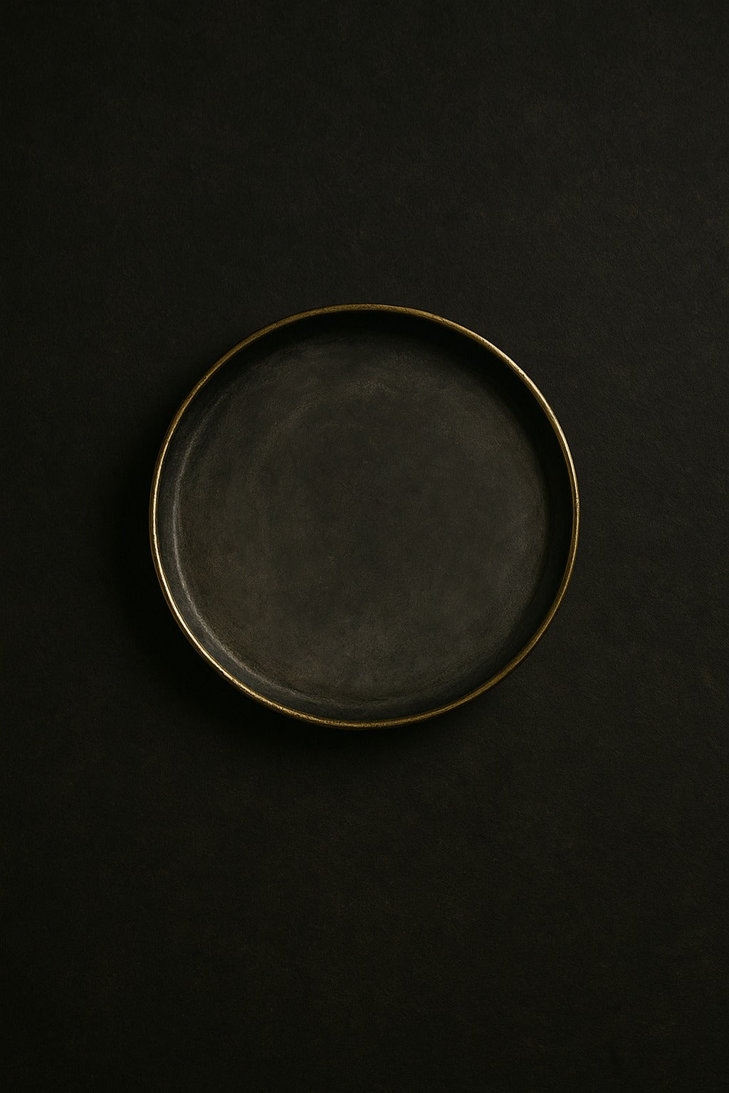 Vintage Minimalist Round Bread Tray